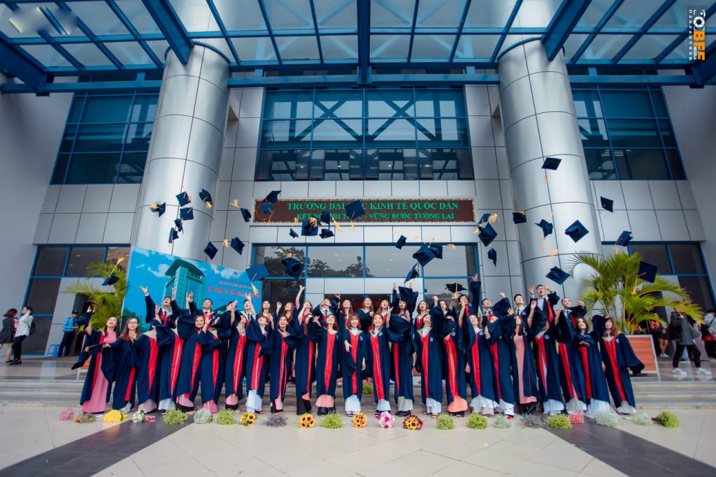 anh ky yeu tai dai hoc kinh te quoc dan 1