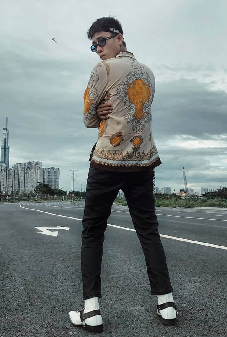 Top 37+ hình ảnh chụp sau lưng đẹp nhất cho nam khi tạo dáng