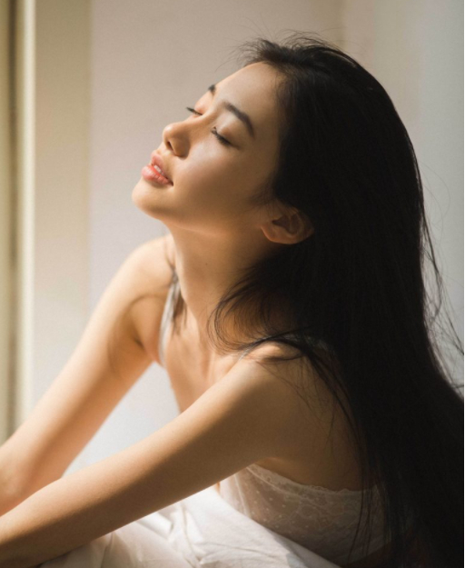 cách tạo dáng chụp ảnh đẹp khi mặc váy