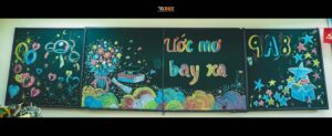Bảng lớp vẽ phấn màu chủ đề Ước mơ bay xa của lớp 9A3