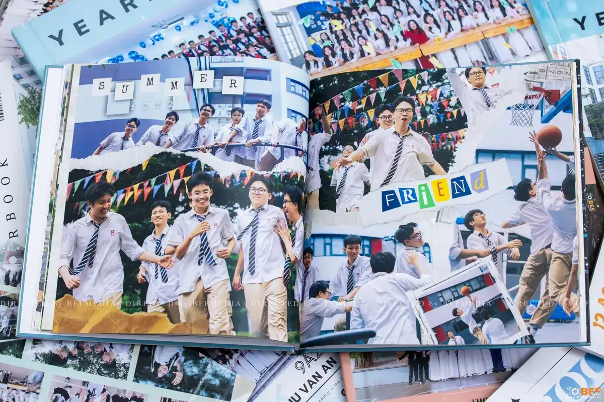 Trang đôi photobook kỷ yếu ghép nhiều ảnh nhóm bạn theo chủ đề